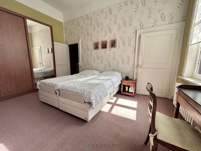 Image No.8-6 Bed Property for sale