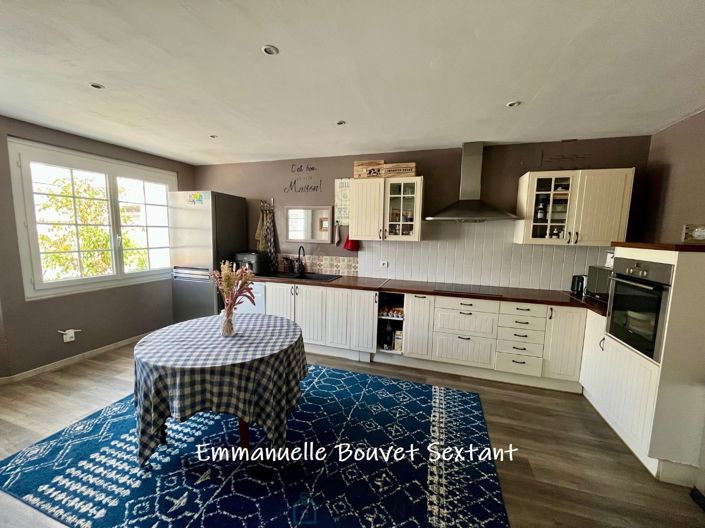 Image No.13-3 Bed Property for sale