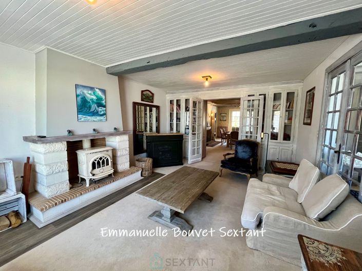 Image No.16-3 Bed Property for sale