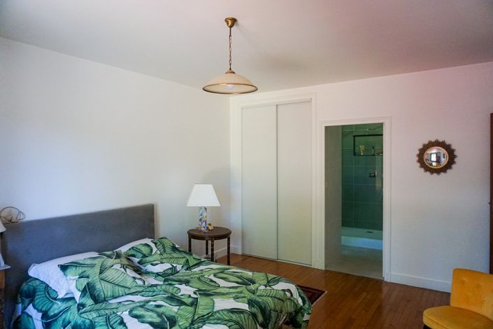 Image No.19-4 Bed Property for sale