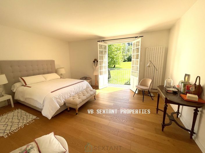 Image No.10-6 Bed Property for sale