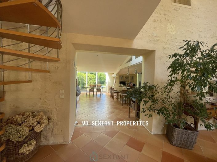 Image No.5-6 Bed Property for sale