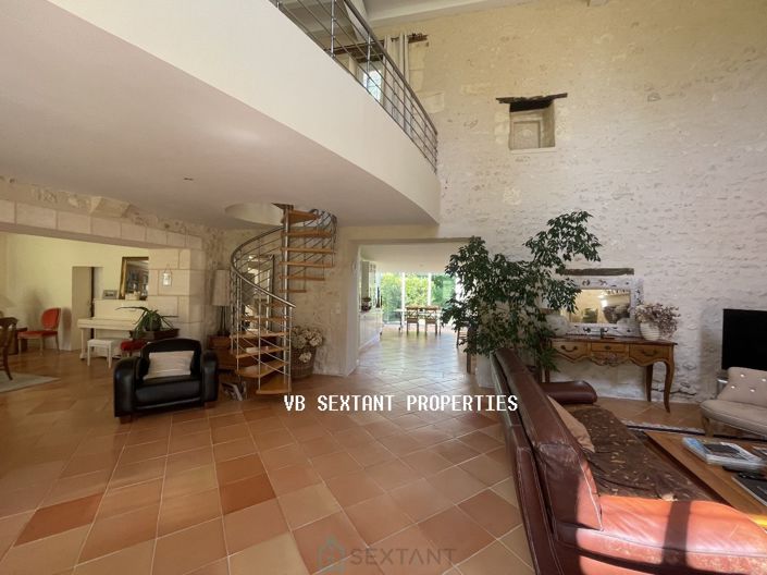 Image No.6-6 Bed Property for sale