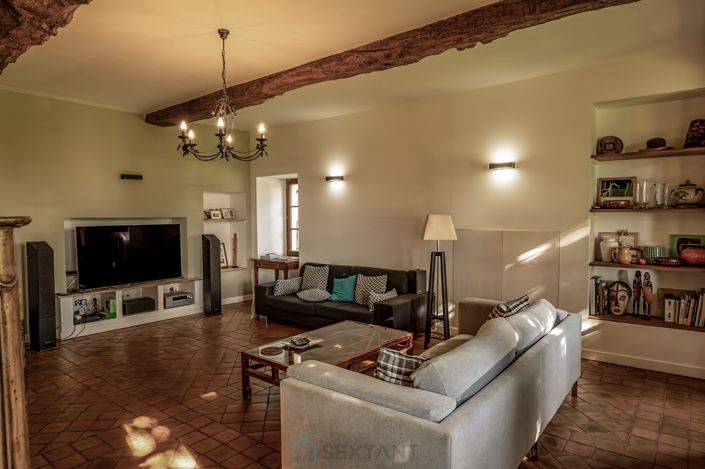 Image No.16-11 Bed Property for sale