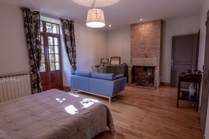 Image No.18-11 Bed Property for sale