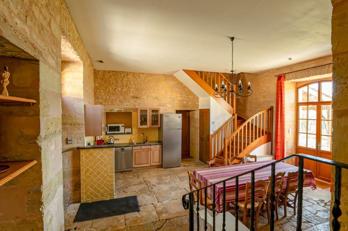 Image No.25-11 Bed Property for sale