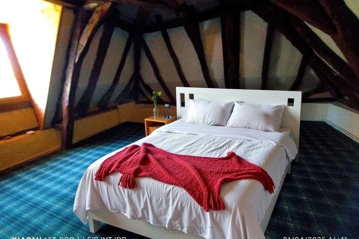 Image No.10-7 Bed Property for sale