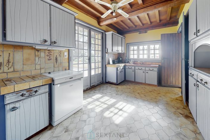 Image No.15-5 Bed Property for sale