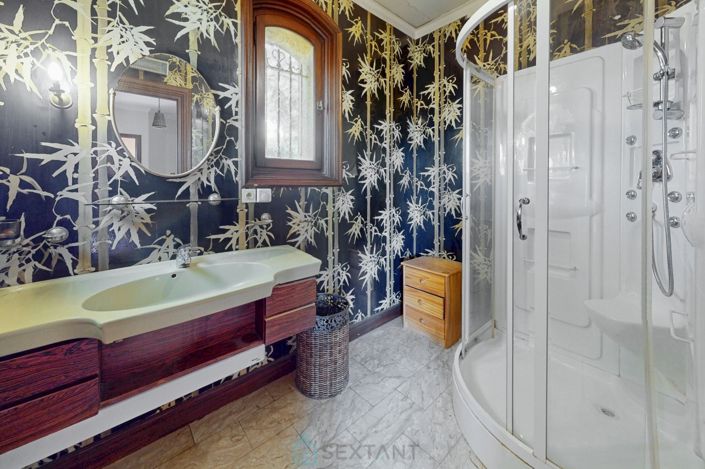 Image No.24-5 Bed Property for sale