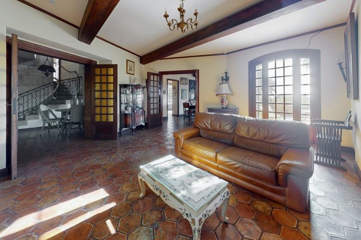 Image No.7-5 Bed Property for sale