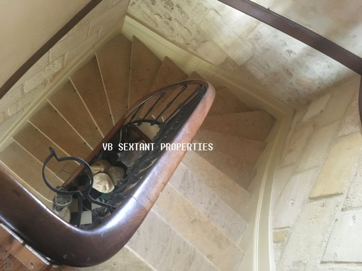 Image No.12-7 Bed Property for sale