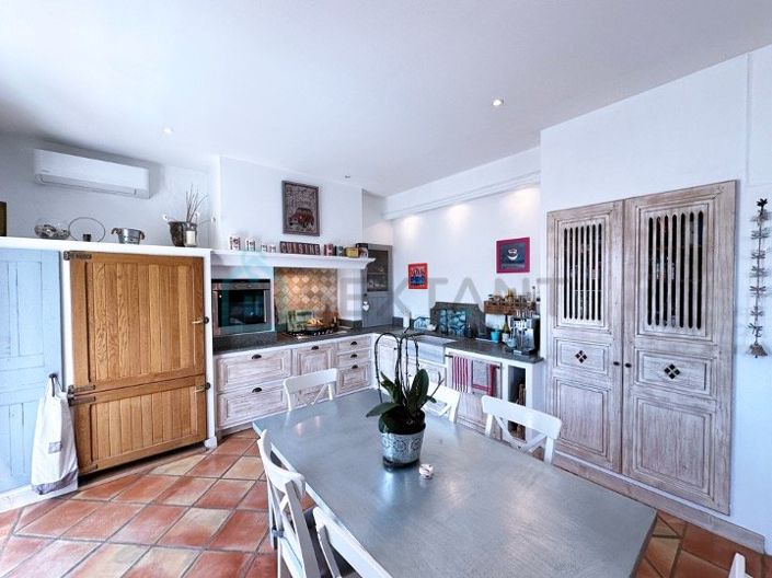 Image No.5-4 Bed Property for sale