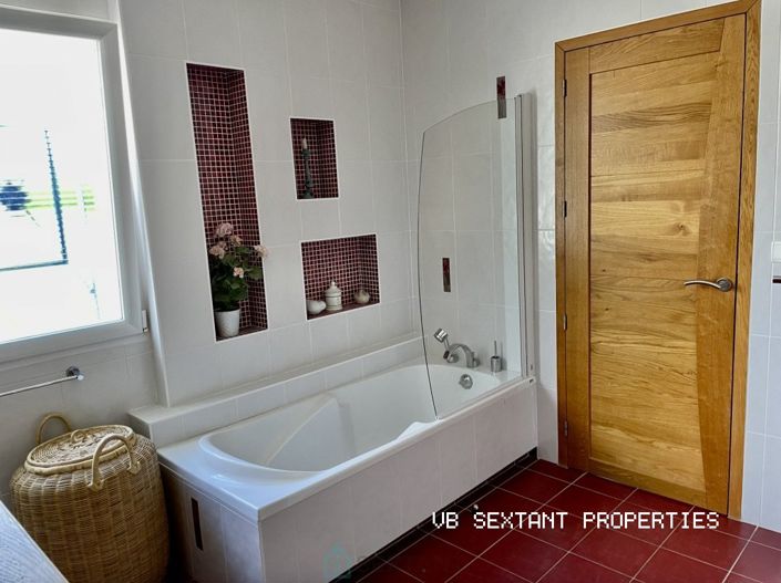 Image No.14-5 Bed Property for sale