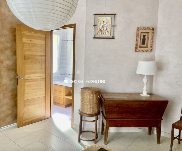 Image No.15-5 Bed Property for sale