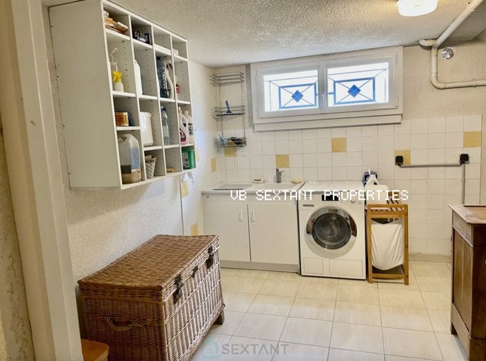 Image No.19-5 Bed Property for sale