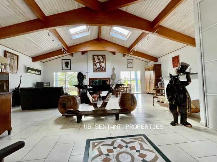 Image No.9-5 Bed Property for sale