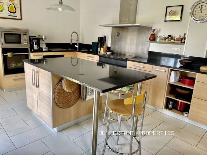 Image No.7-5 Bed Property for sale