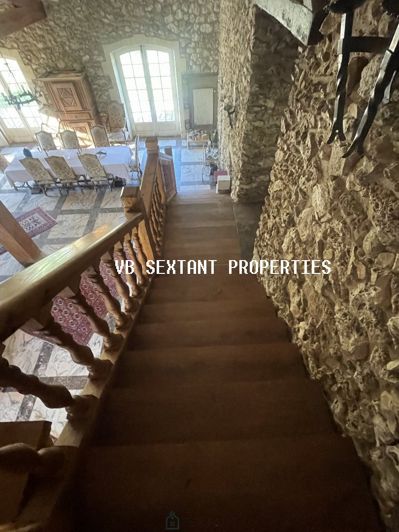 Image No.8-6 Bed Property for sale