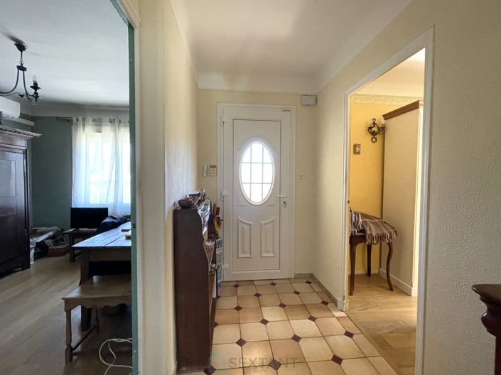 Image No.9-5 Bed Property for sale