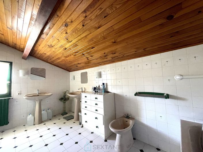 Image No.20-5 Bed Property for sale