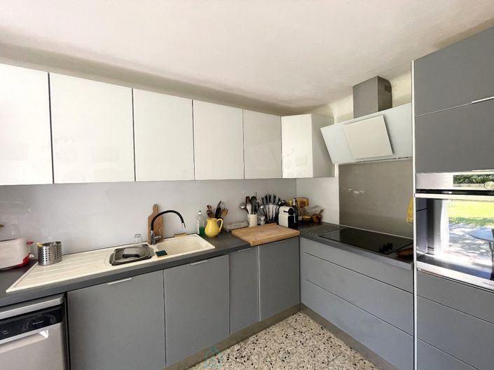 Image No.8-5 Bed Property for sale