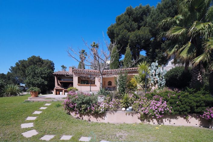 Image No.19-5 Bed Property for sale