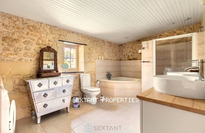 Image No.15-4 Bed Property for sale