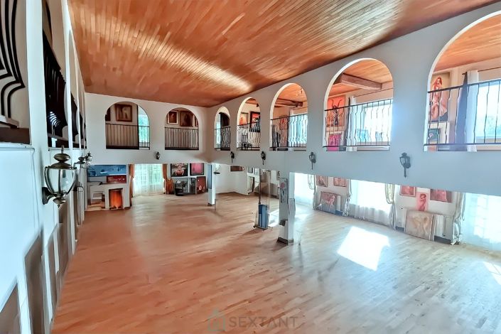 Image No.2-4 Bed Property for sale