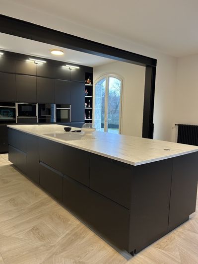 Image No.11-6 Bed Property for sale