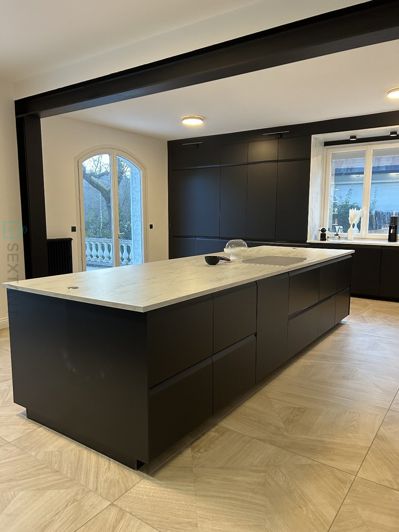 Image No.12-6 Bed Property for sale