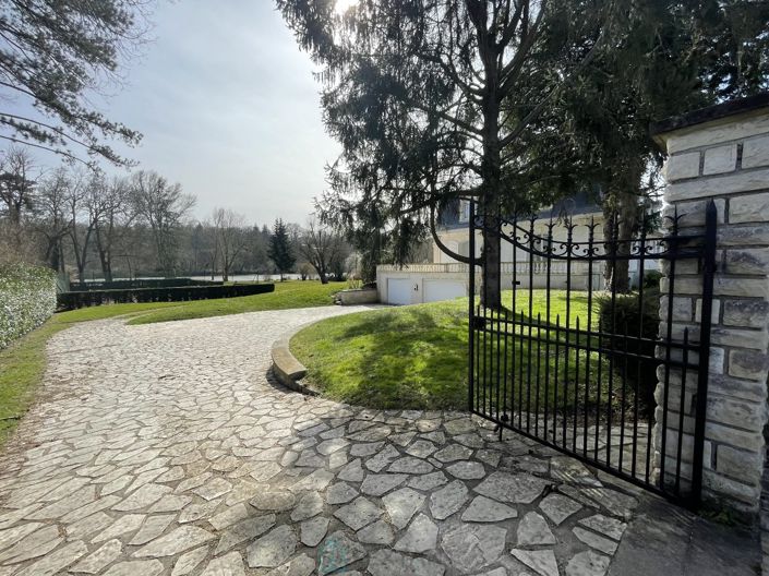 Image No.3-6 Bed Property for sale