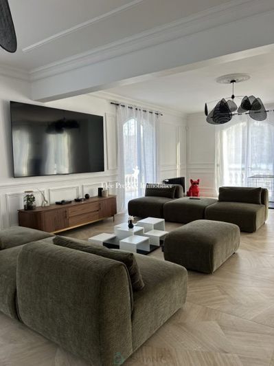 Image No.8-6 Bed Property for sale