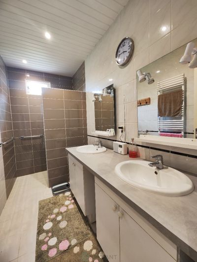 Image No.7-4 Bed House for sale