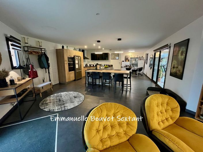 Image No.4-15 Bed Property for sale