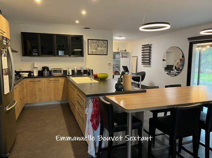 Image No.6-15 Bed Property for sale