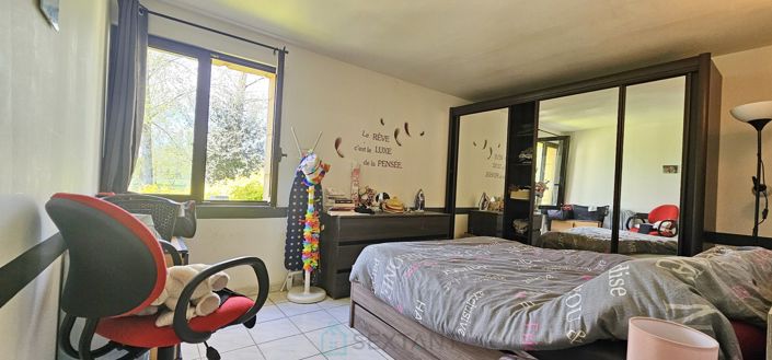 Image No.24-6 Bed House for sale