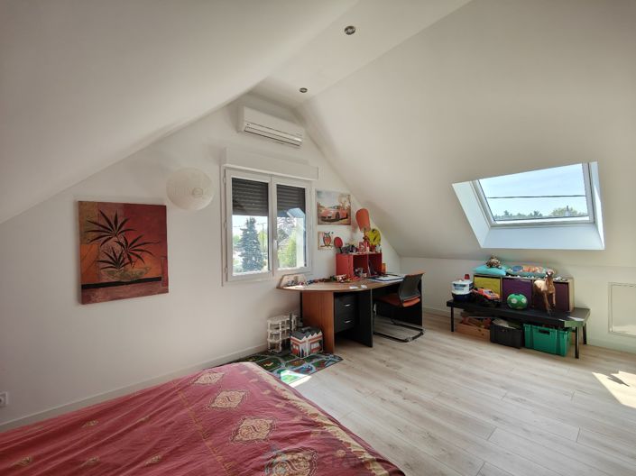 Image No.10-4 Bed House for sale