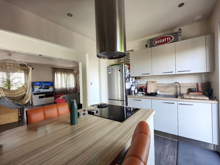 Image No.2-4 Bed House for sale