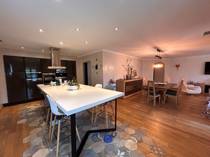 Image No.8-3 Bed Villa for sale