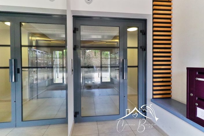 Image No.10-1 Bed Property for sale