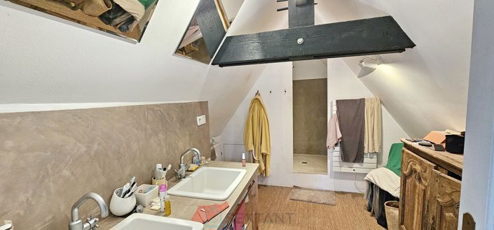 Image No.20-5 Bed House for sale