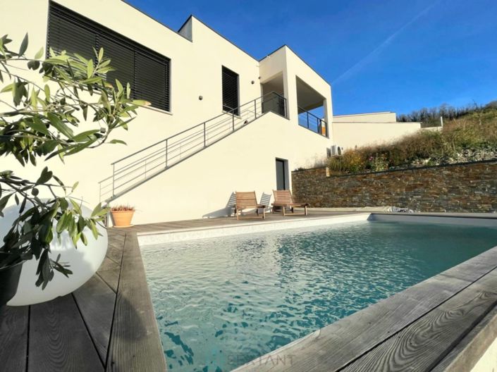 Image No.2-4 Bed Property for sale