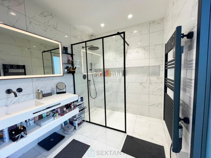 Image No.11-4 Bed Property for sale