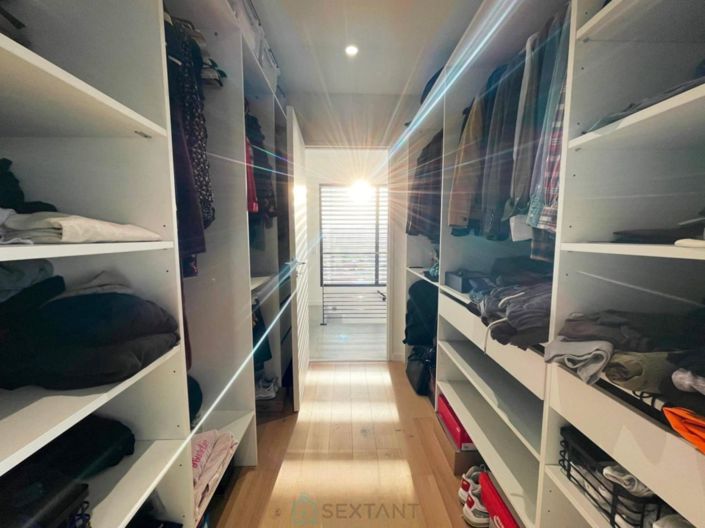 Image No.12-4 Bed Property for sale