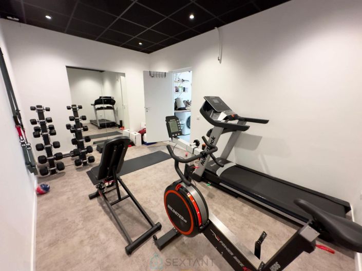 Image No.13-4 Bed Property for sale