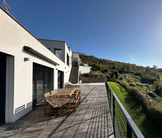 Image No.5-4 Bed Property for sale