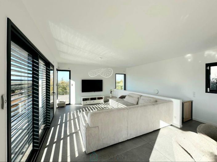 Image No.7-4 Bed Property for sale