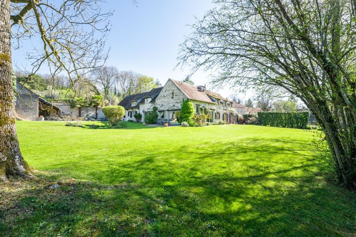 Image No.1-5 Bed Property for sale