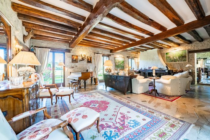 Image No.8-5 Bed Property for sale