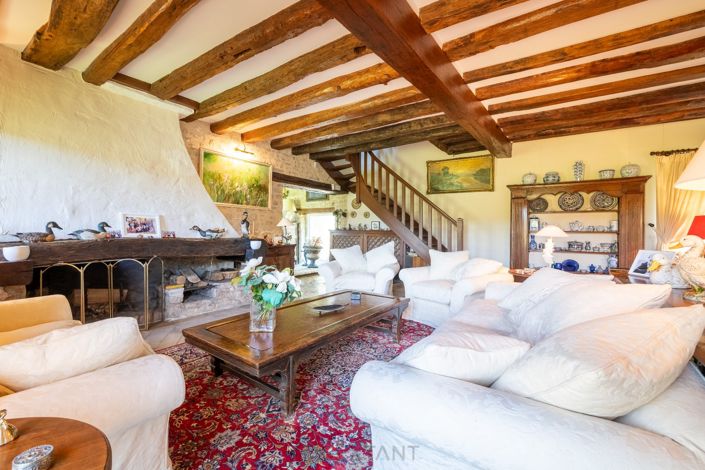 Image No.9-5 Bed Property for sale